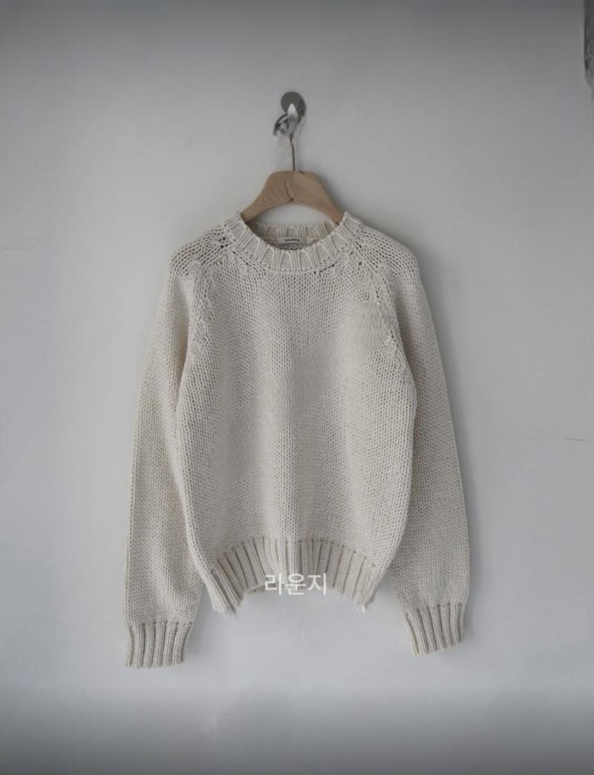 아파트먼트프라토 [LOUNGE] 재진행 라운지 볼드 새들 니트 울 라운드 긴팔니트 (2color)