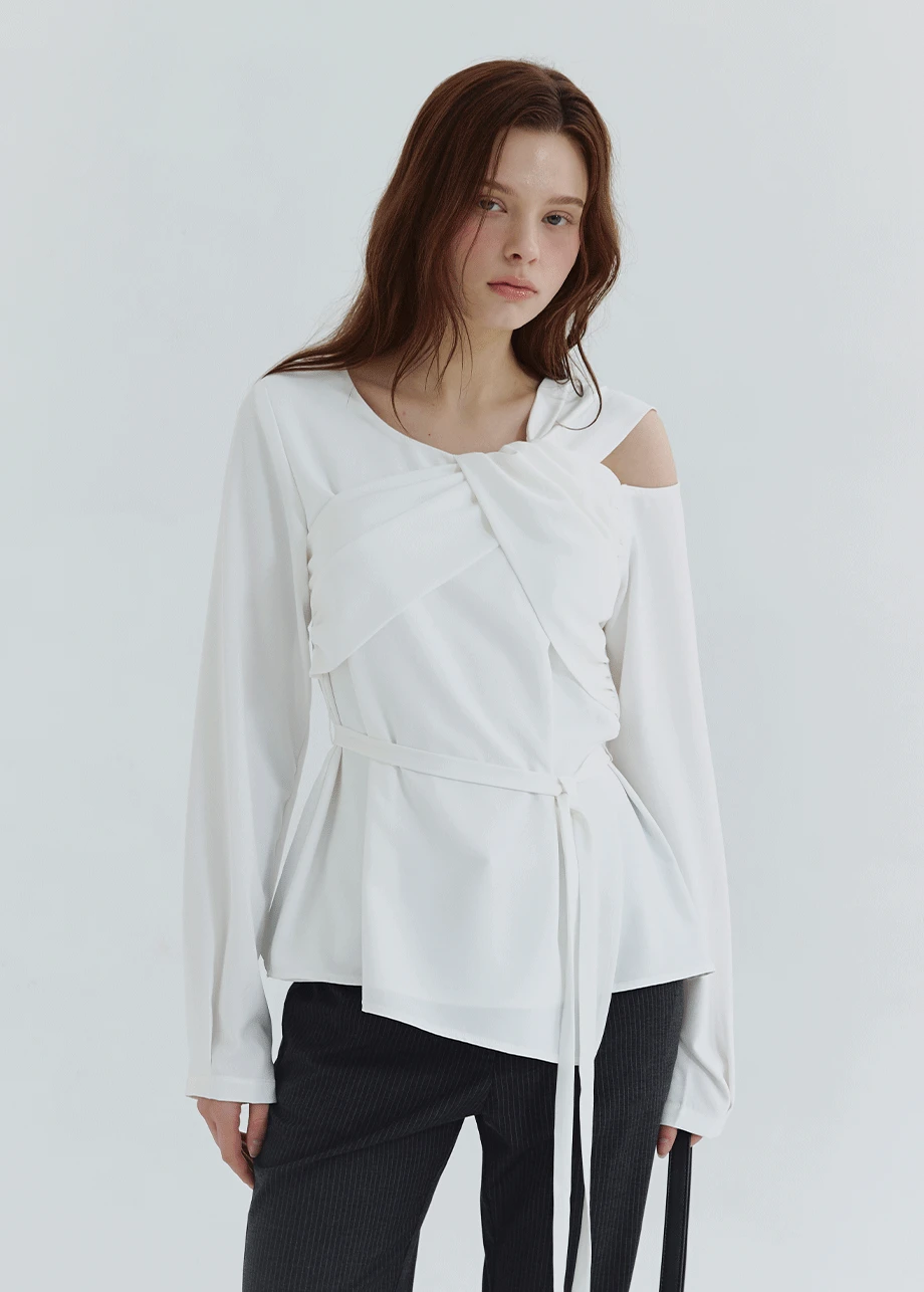 [44-120]  Uriah One-Shoulder Strap Blouse  유리아 원-숄더 스트랩 블라우스 (봄-가을-클래식룩-페미닌룩-셔링-꼬임-쇄골라인-스트랩-원숄더-빅사이즈-자체제작)