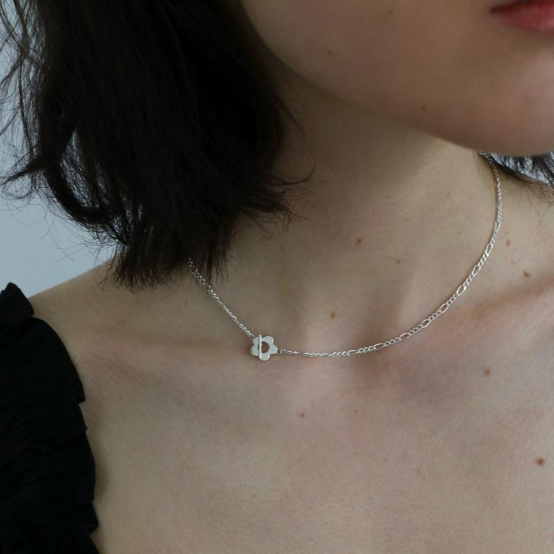 flower toggle necklace