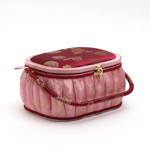 시든 꽃잎 국화 그림자, 국회 양단 반짇고리