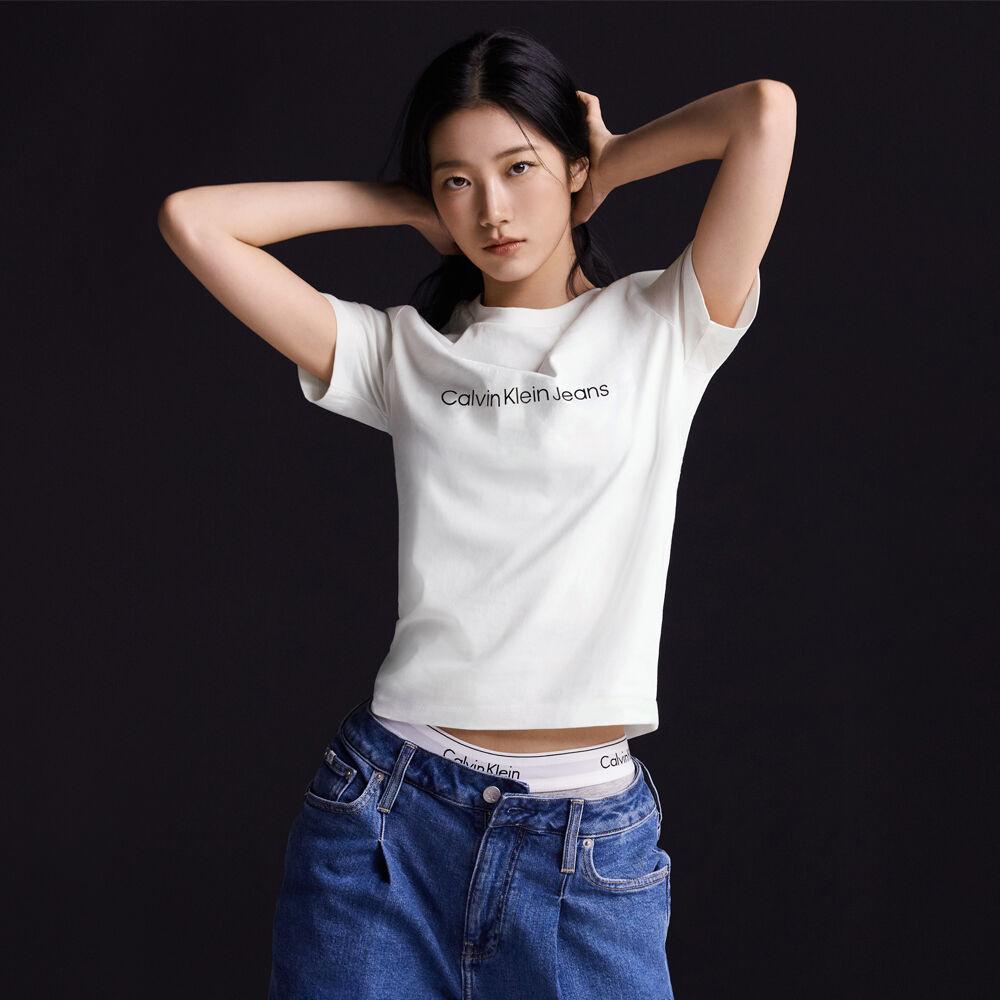 [카즈하 착용] 2color 여 슬림핏 인스티튜셔널 로고 반팔 티셔츠 (화이트,블랙) J217960