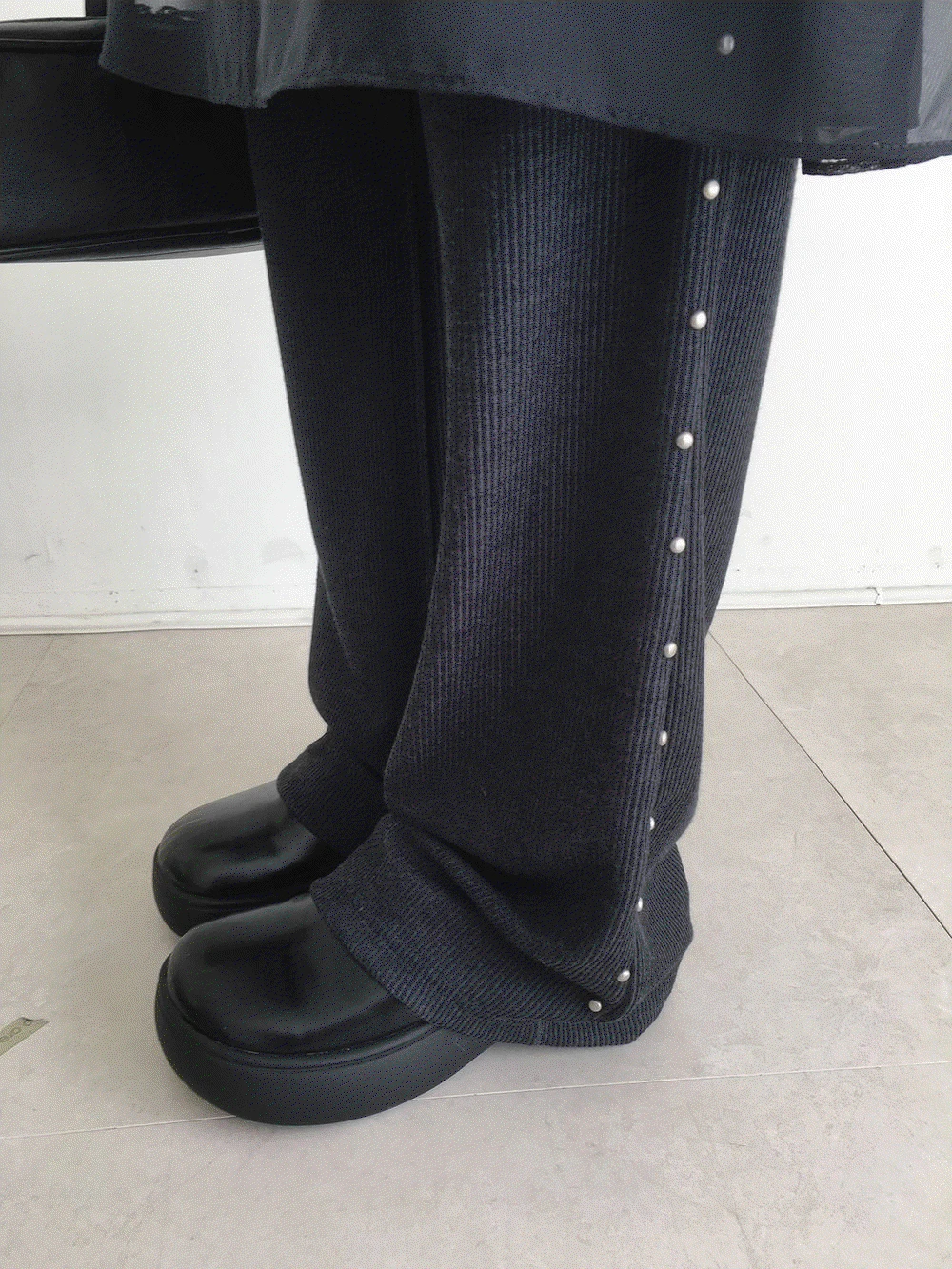 라인 스터드 부츠컷 니트팬츠 (2colors)