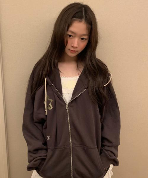 멀티 엠브로이드 후드 집업_차콜