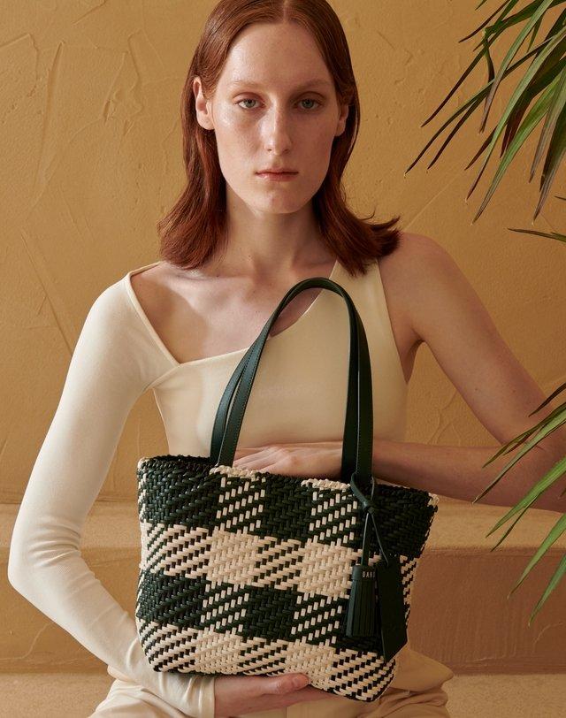 [23SS] [GINGHAM MESH] 그린 체크메쉬 미디움 토트 겸 숄더백 DCBA3E913E2