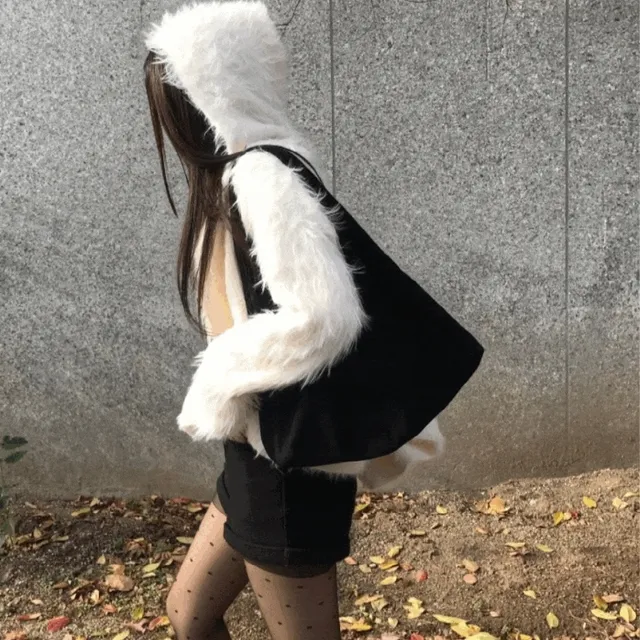 [모델소장] 스웨이드 절개 버튼 숄더백