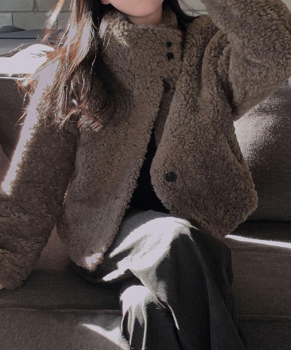 온유어리 [아방핏/왕따숩🔥]테디 하이넥 뽀글이 버튼 크롭 퍼 자켓