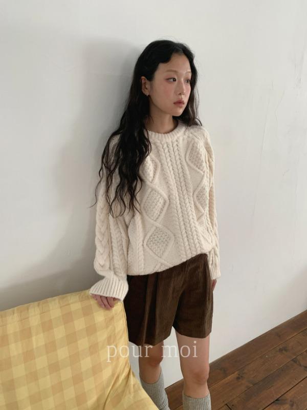 박시 울 꽈배기 니트