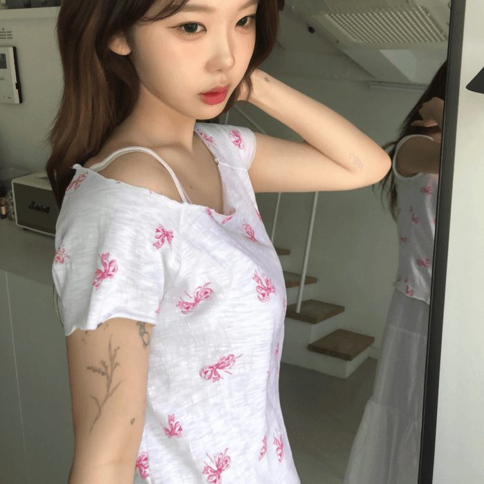 Ribbon Printed Round Shoulder T-shirt Ivory