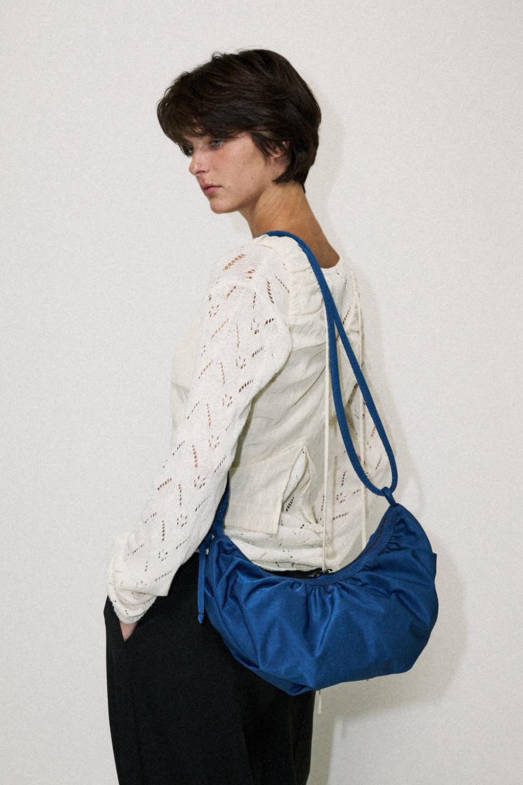 Halfmoon hobo bag Blue