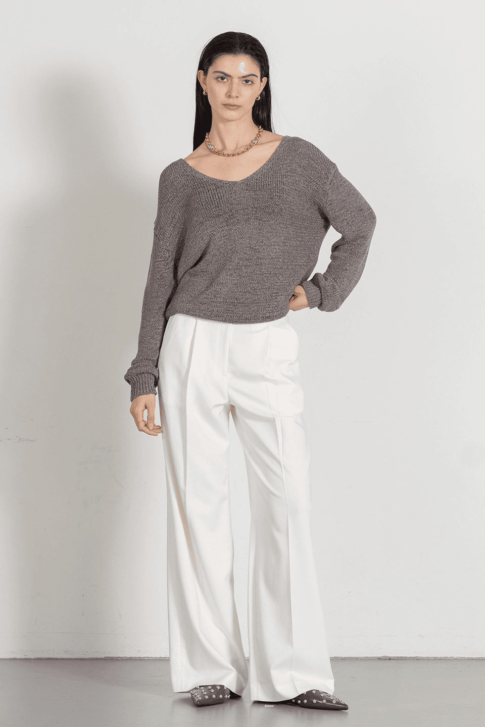 V-neck semi-oversized fit knitwear - grey