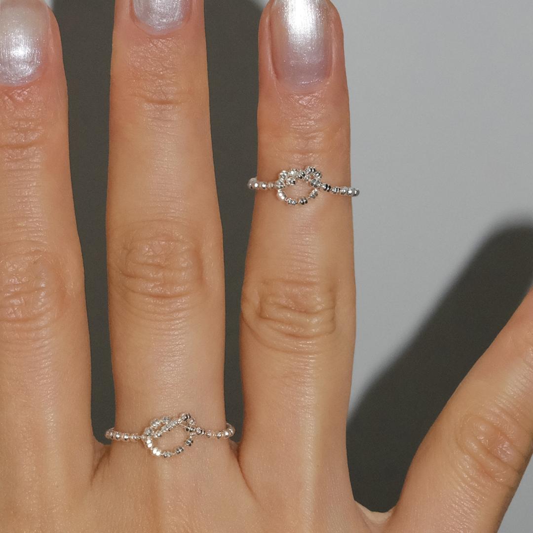 Flexible pretzel ring