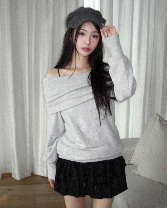 poii off-shoulder angora t