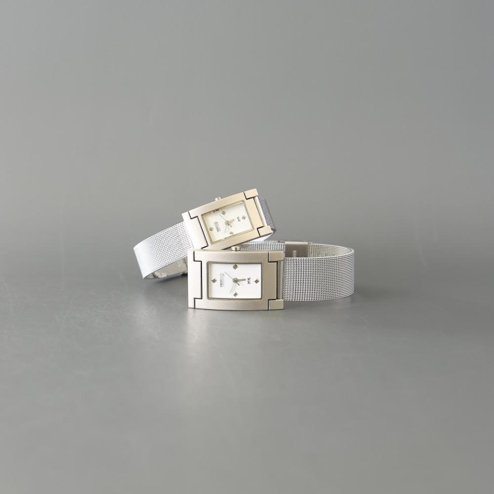 YAKIDA SEOUL Square matte white metal watch (2 size)