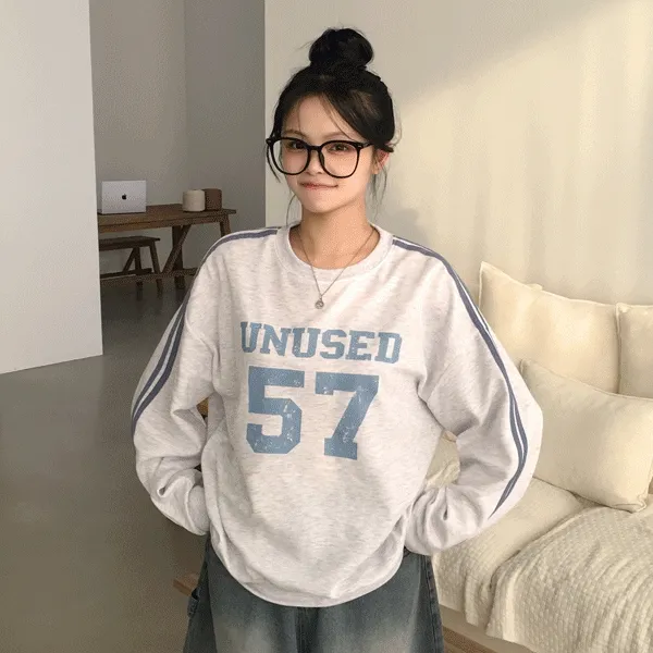 [캐주얼/루즈핏] 귀여움 보장, 빈티지 레터링 트랙 라운드 박시 맨투맨 (4color)