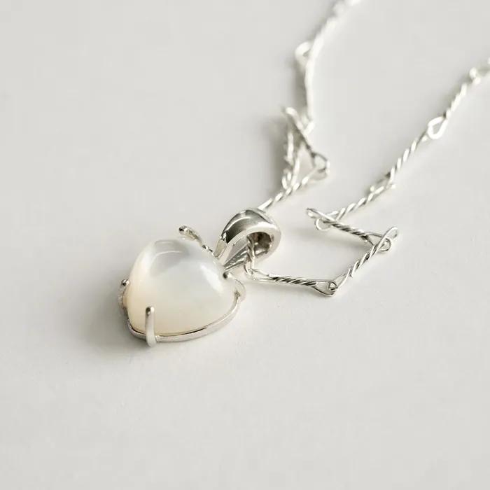 THIN CHAIN HEART WHITE