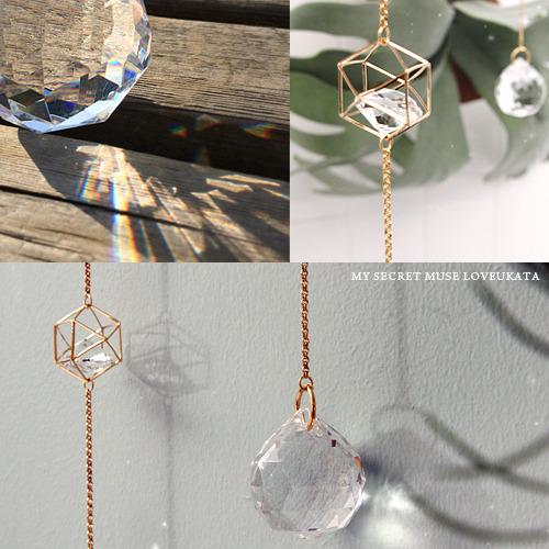 큐브 크리스탈 썬캐쳐 [crystal cube gold chain suncatcher]