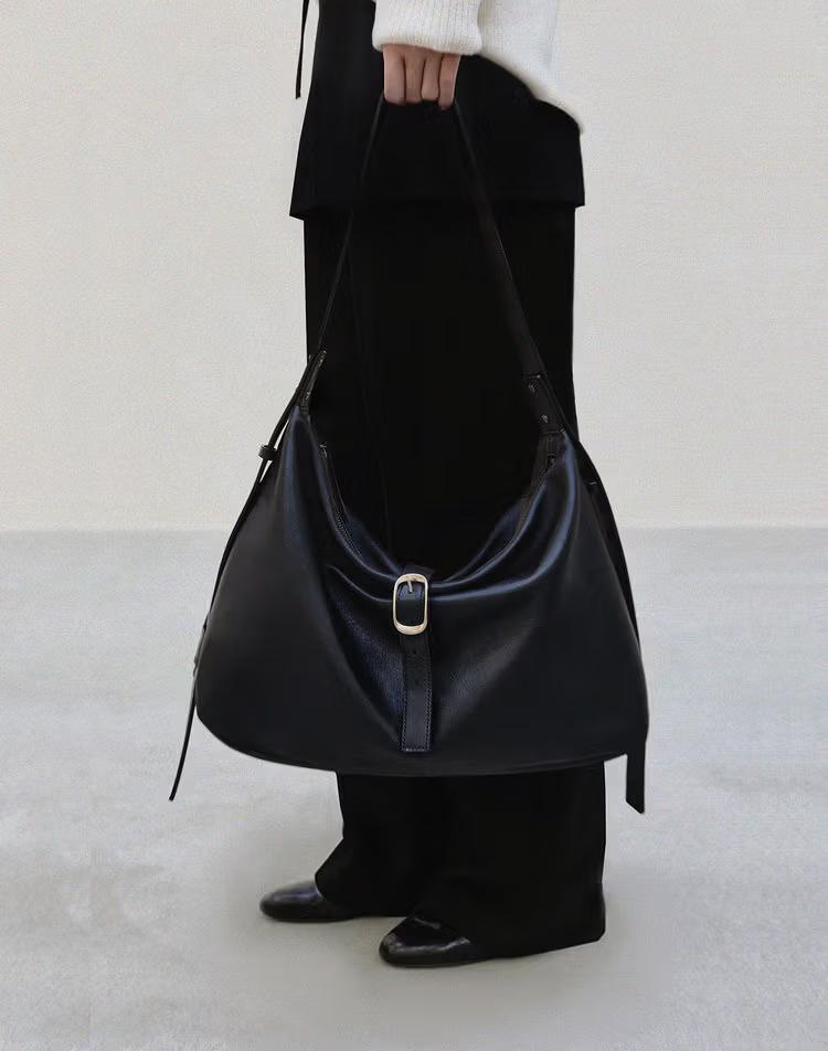젠더리스《Alle Hobo square》프리미엄 램스킨 블랙 호보 숄더백