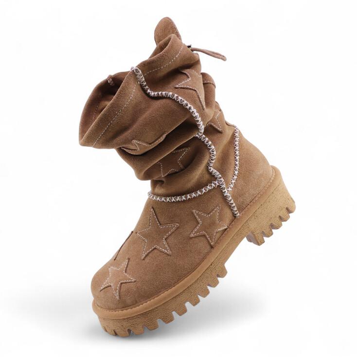 [PLZPROJECT x YASE] NOVA SLOUCHY BOOTS, CHESTNUT