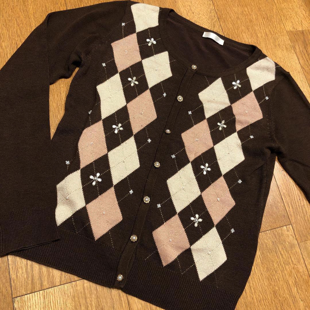 パターン　カーディガン　ブラウン　ピンク　アーガイル　パール