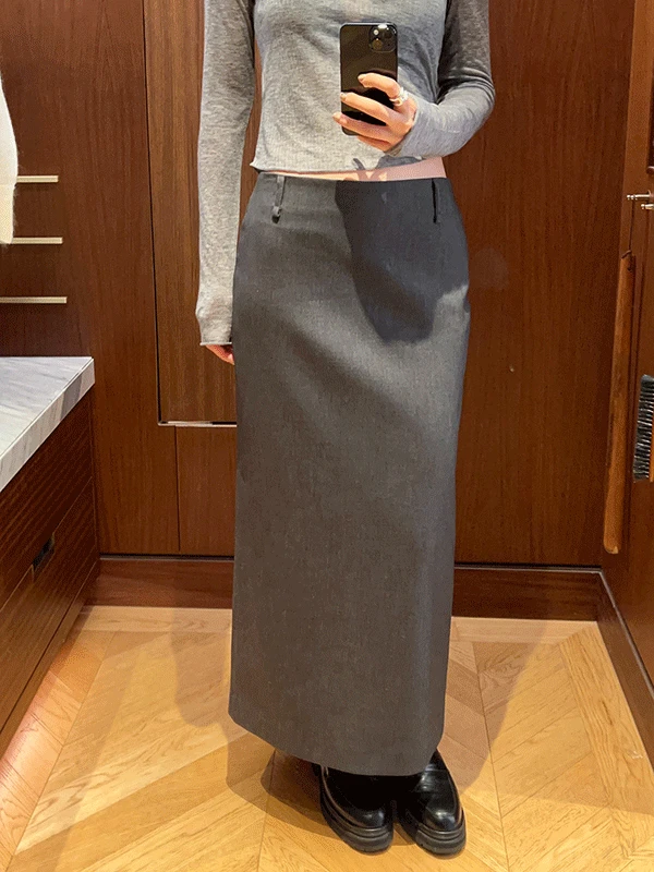 Sleek line long skirt