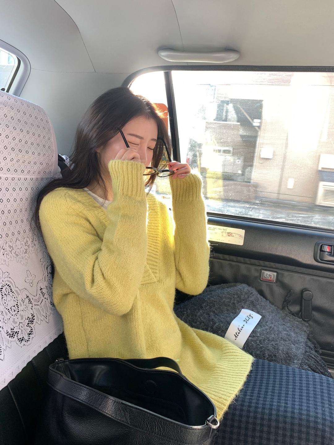 프릴리 DI. Kindel Deep V Wool Knit