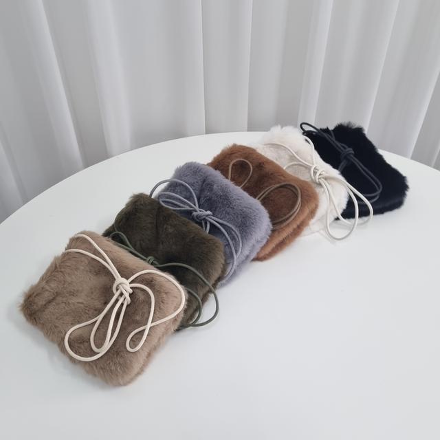 샤담샤담 털복숭이 세로 페이크퍼 미니 크로스백 핸드폰 여성 겨울 가방 6 Color