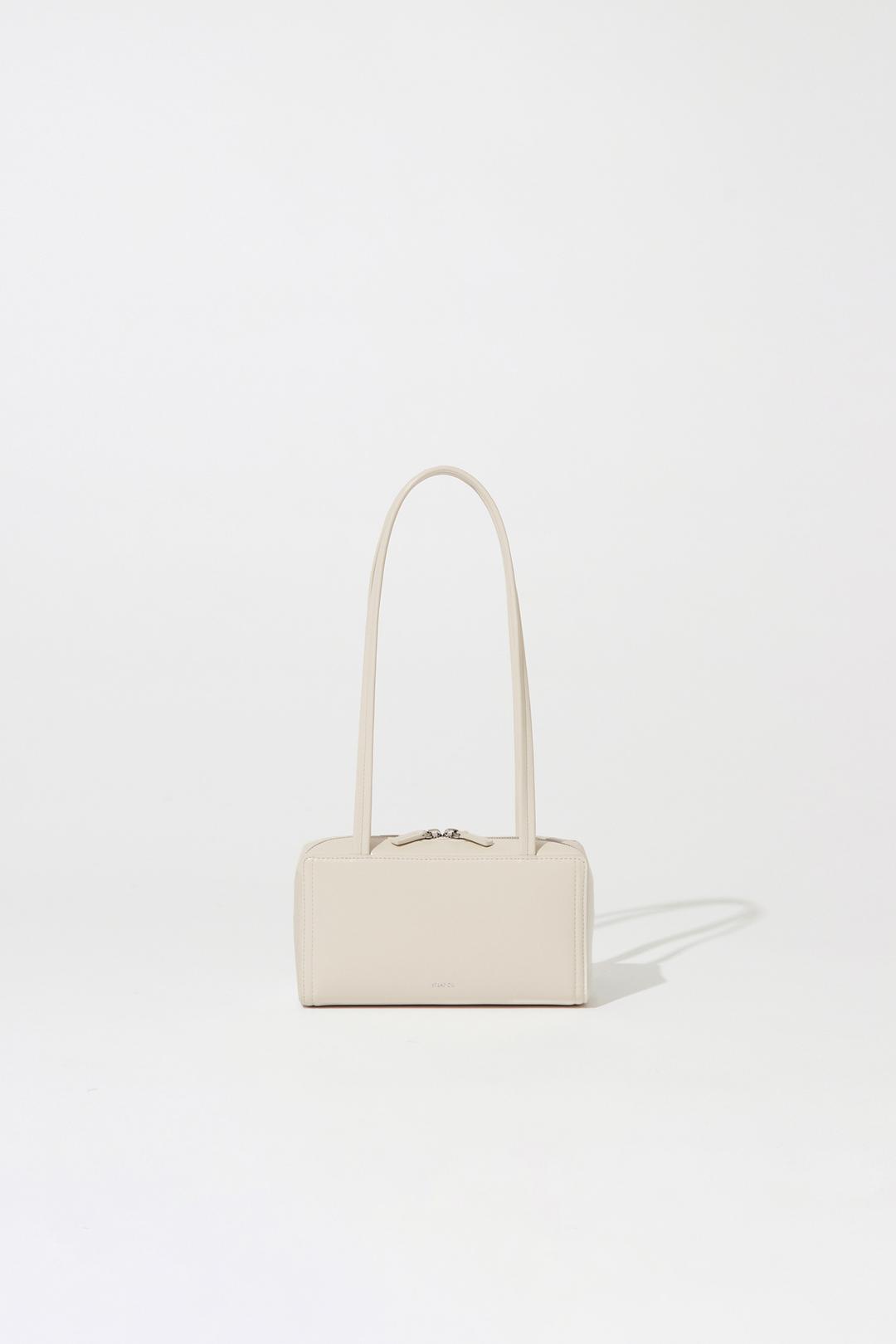 Post bag · 포스트백 / 크림