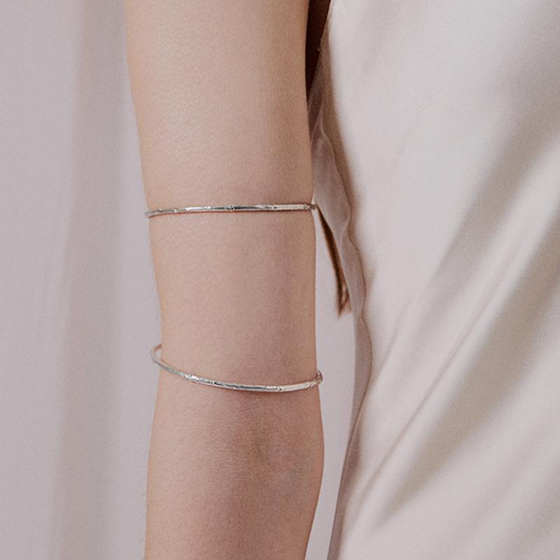 Hole flow Bangle