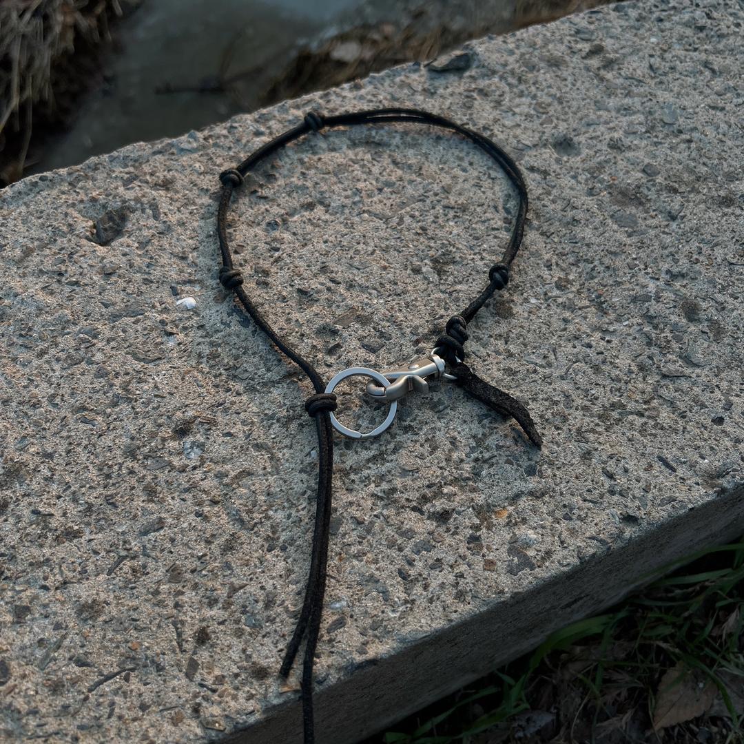Legacy Necklace 라돈 매듭 목걸이 가죽