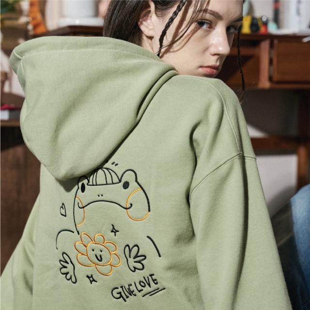 [11/16예약배송/윈터특가] 개굴팝 자수 후드티 (카키)