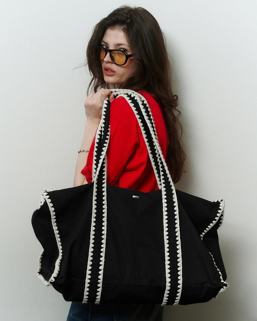 NEEDLEWORK SHOULDER BAG _ BLACK