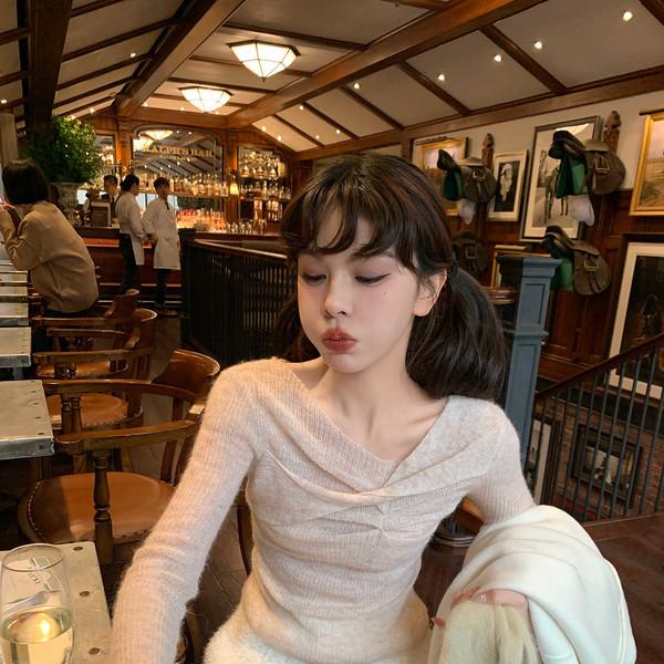 LRIB Irregular diagonal neck twisted wool knit top