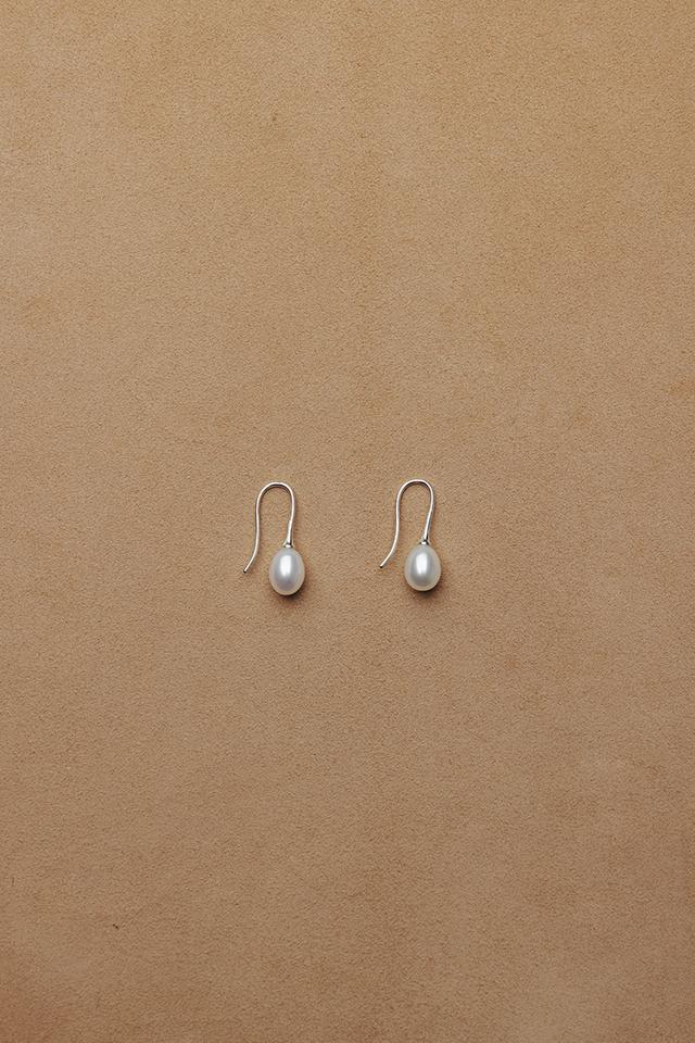 [Express Delivery] Small Pearl Drop Earrings