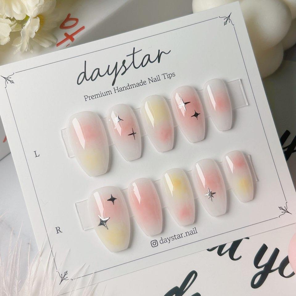 데이스타네일 볼터치네일 치크네 수제네일팁