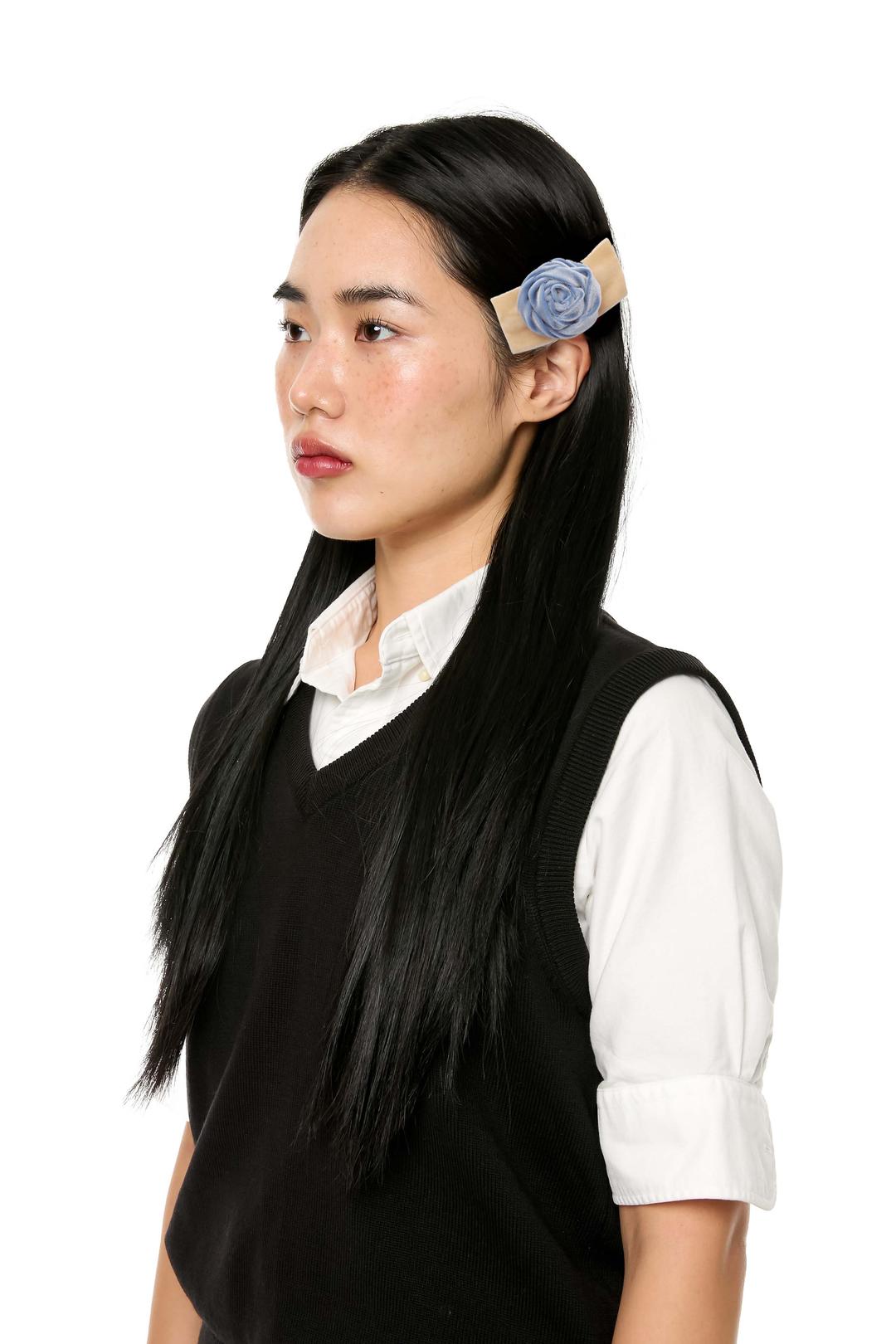 (RESTOCK) VELVET ROSE PIN / BLUE