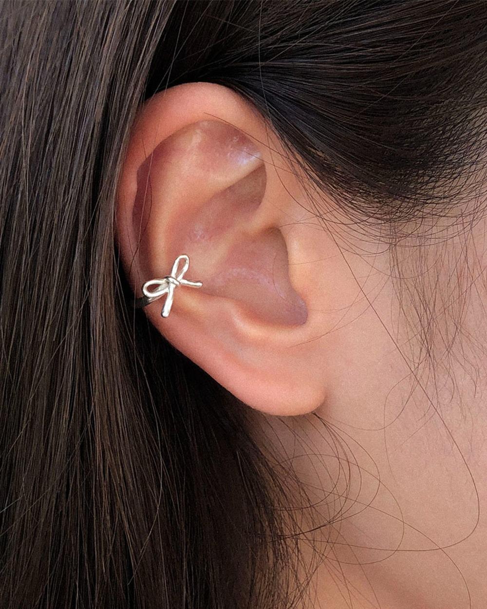 [7월 24일 예약배송] Teeny ribbon earcuff (Silver)