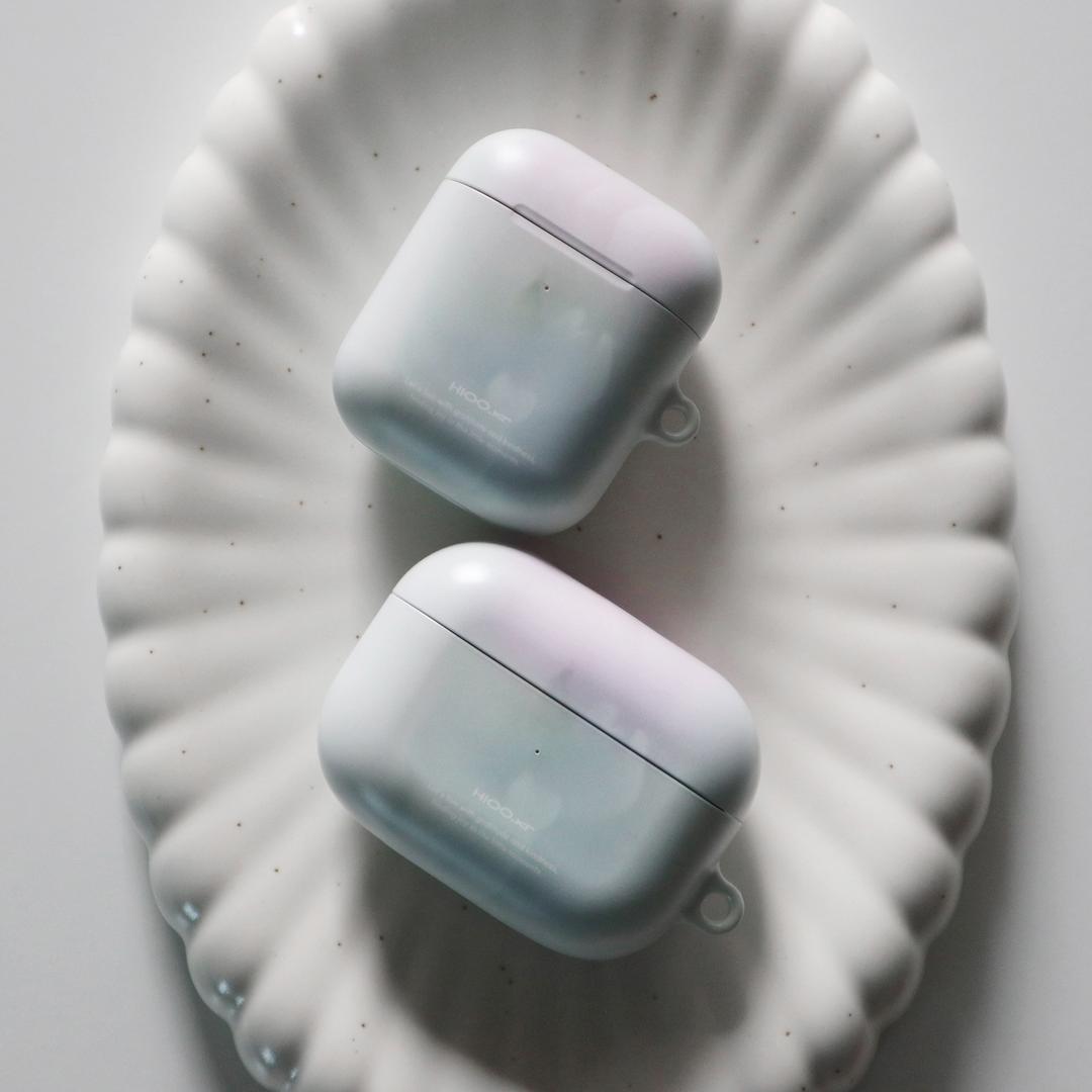 delphinium & ranunculus airpods case. (matte hard case)