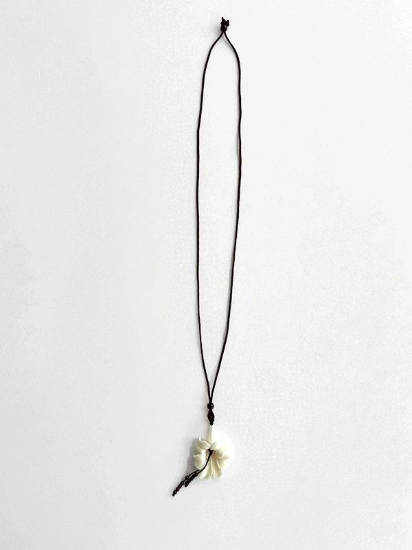 Flower onyx drop necklace