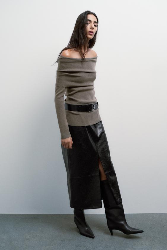 ギャザー入りストラップレスニットトップス