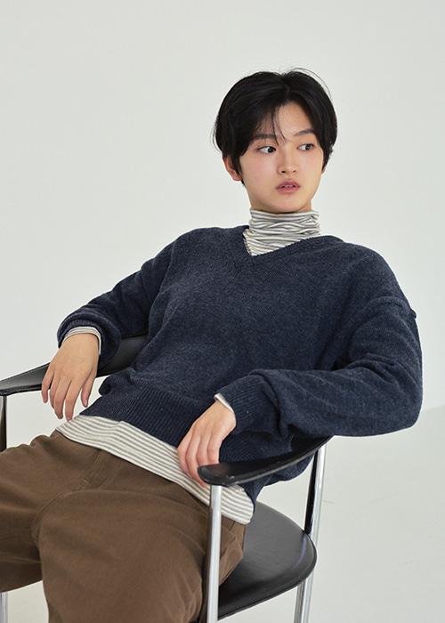 루미 V넥 니트 / navy