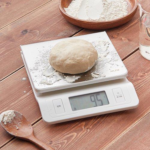 정밀하게 측정하는 주방저울