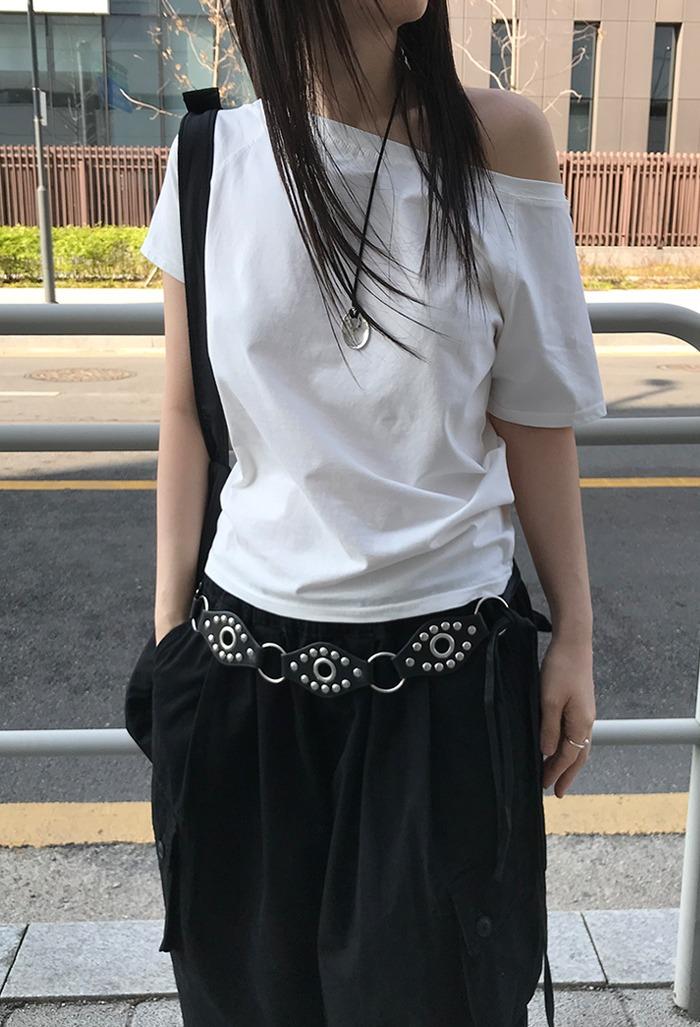 더니로 오프 숄더 하프티