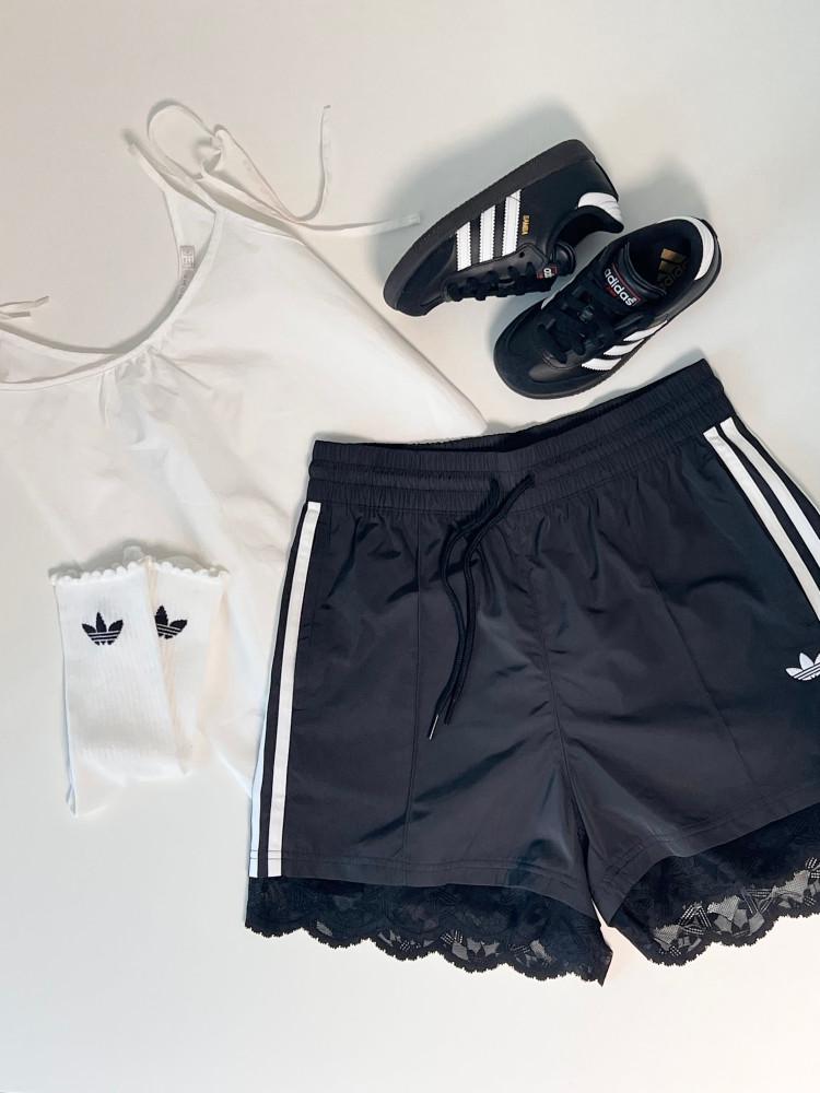 아디다스 오리지널스 blokecore 3stripes lace trim shorts 블랙 우먼스