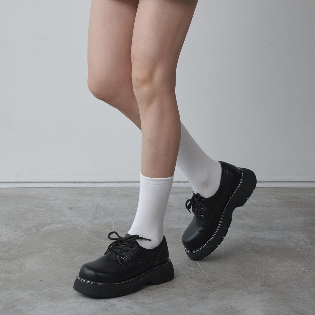 솔트앤초콜릿 (1차: 11/27 흑, 2차: 12/4 흑 예약배송)라운드 토 스티치 레이스업 로퍼 412215009 (4.5cm)