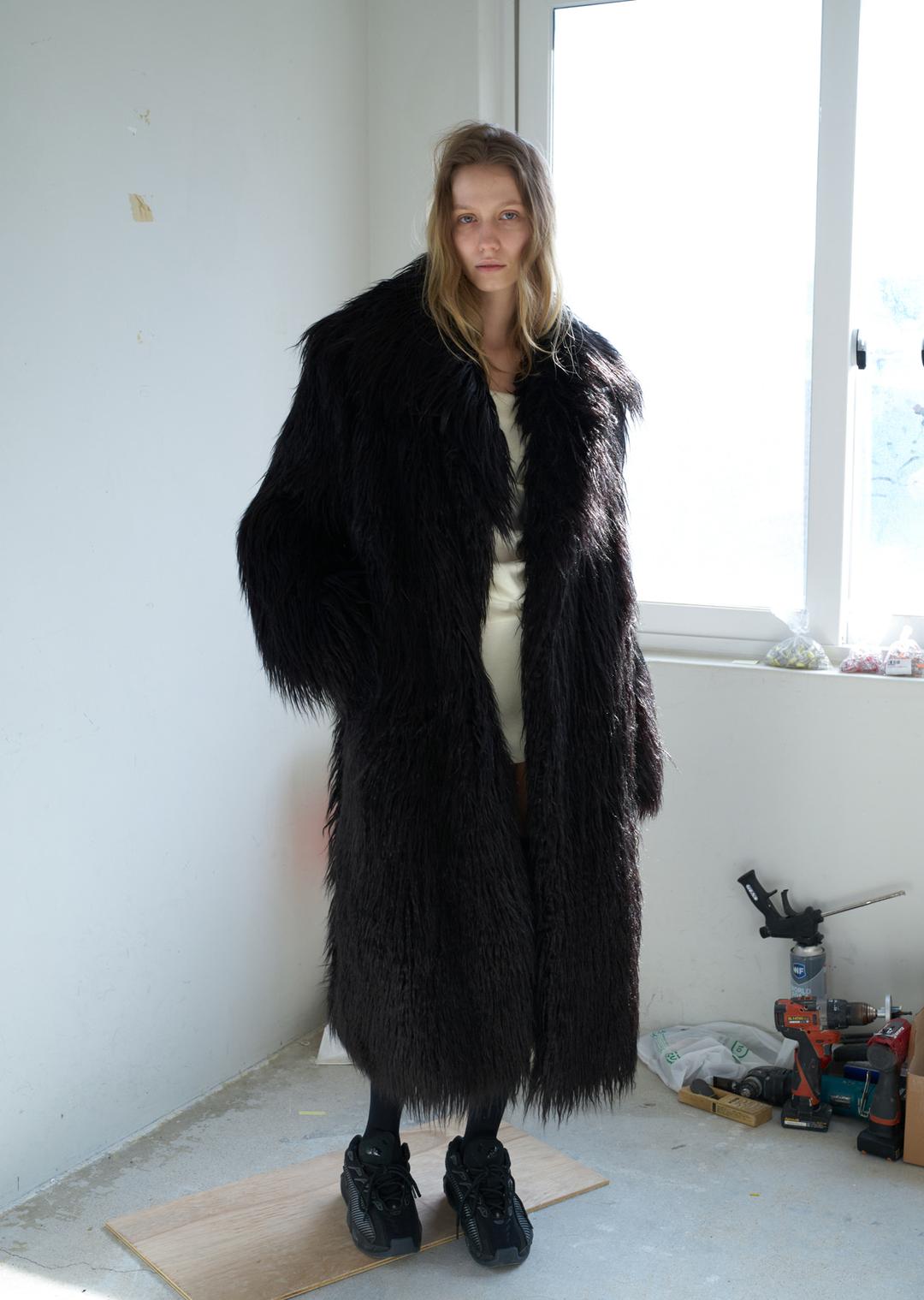WIDE COLLAR LONG HAIR FAUX FUR COAT