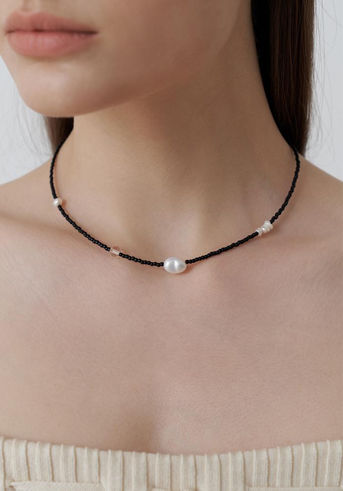 Black Beads Pearl Necklace