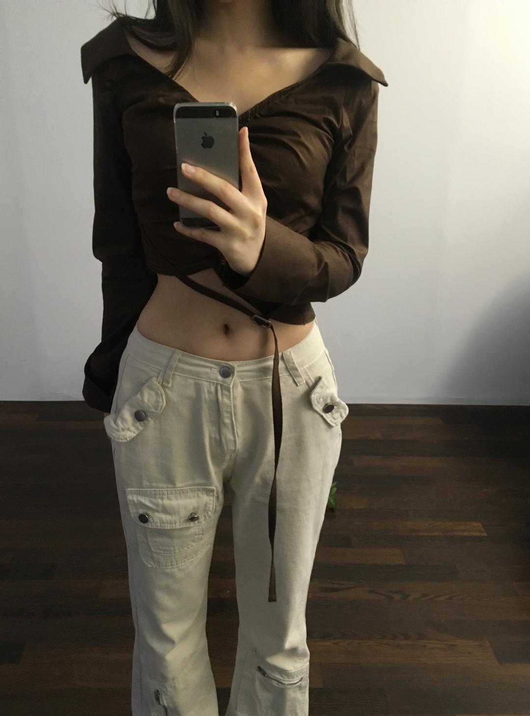 127룸 Eve shoulder shirts