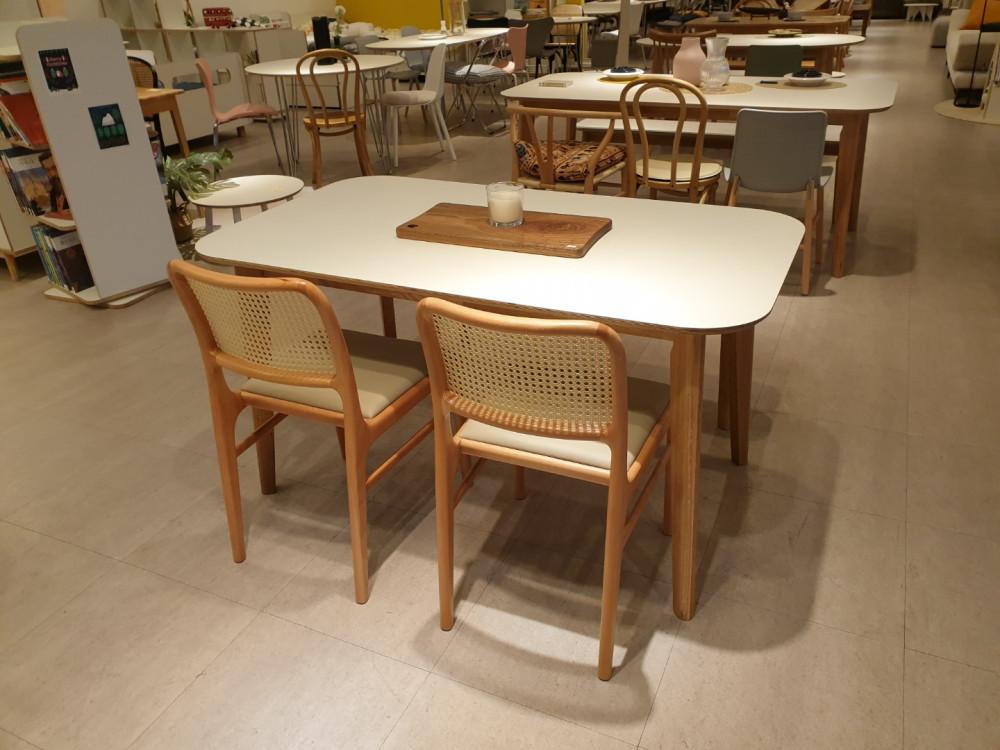 오노홈 루니 4인 6인 테이블 라미네이트 식탁 라운드테이블 화이트식탁