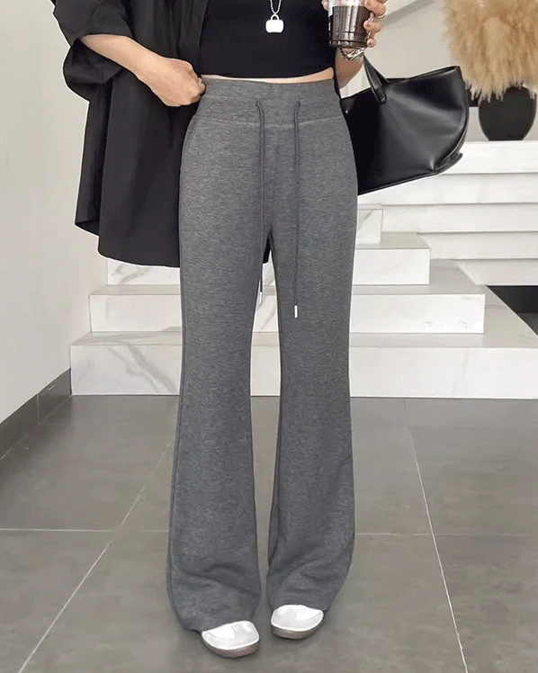 모니크 힙업 부츠컷 트레이닝 팬츠