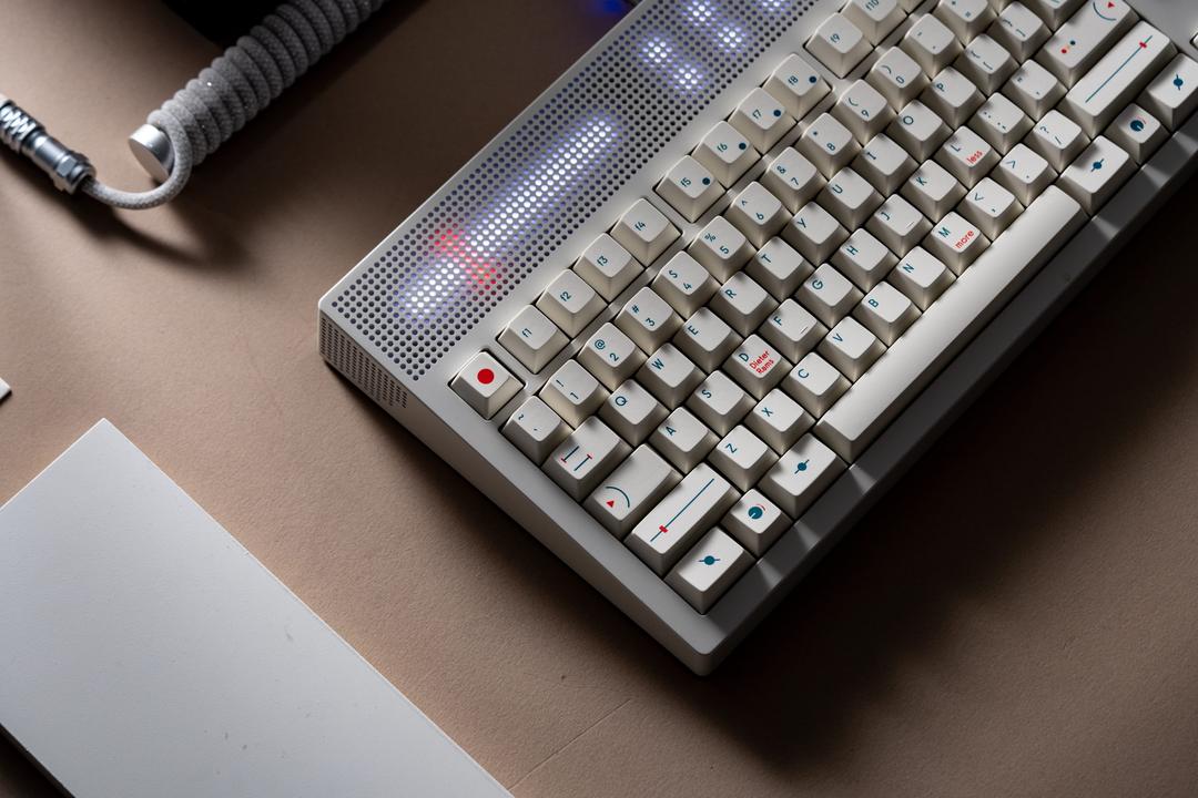 AM Neon 80
